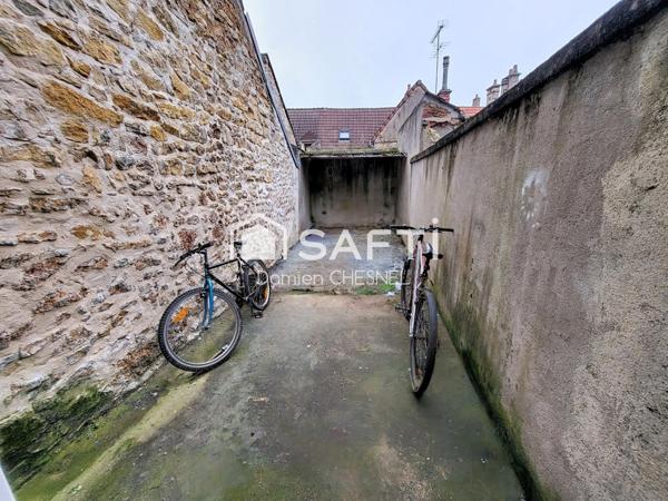 Centre-ville Saint-Amand-Montrond – Maison de ville 80 m² louée, rentabilité +9 %