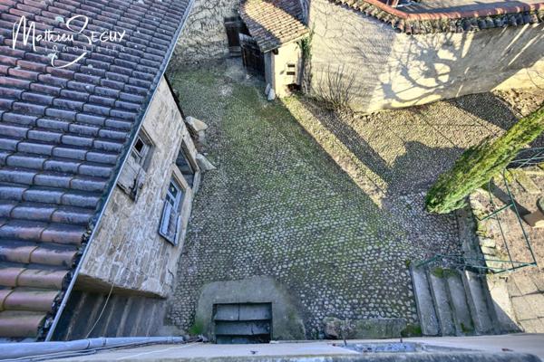 MILLERY – Beau potentiel pour cette maison P7 avec jardin, sous-sol et dépendances