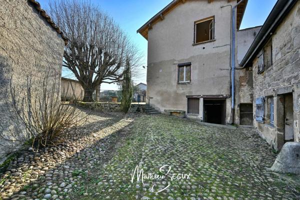 MILLERY – Beau potentiel pour cette maison P7 avec jardin, sous-sol et dépendances