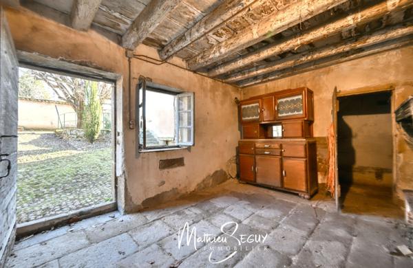 MILLERY – Beau potentiel pour cette maison P7 avec jardin, sous-sol et dépendances