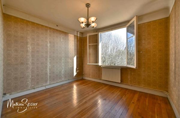 MILLERY – Beau potentiel pour cette maison P7 avec jardin, sous-sol et dépendances