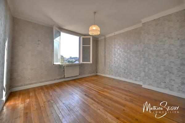 MILLERY – Beau potentiel pour cette maison P7 avec jardin, sous-sol et dépendances