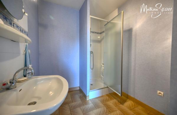 MILLERY – Beau potentiel pour cette maison P7 avec jardin, sous-sol et dépendances