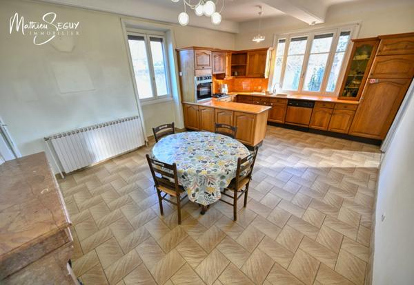 MILLERY – Beau potentiel pour cette maison P7 avec jardin, sous-sol et dépendances