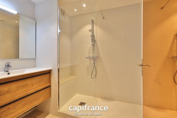 SAINT GENIS LES OLLIERES - Appartement T3 avec grande terrasse, garage et cave