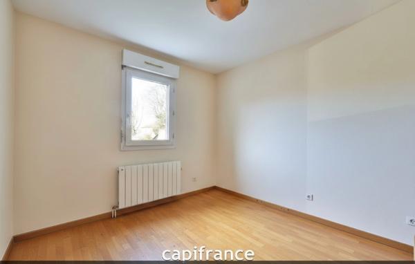 SAINT GENIS LES OLLIERES - Appartement T3 avec grande terrasse, garage et cave