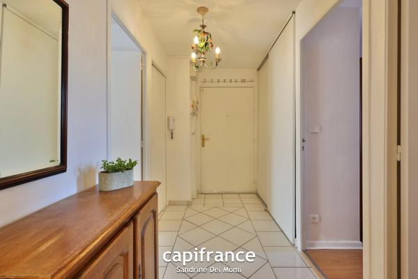 SAINT GENIS LES OLLIERES - Appartement T3 avec grande terrasse, garage et cave