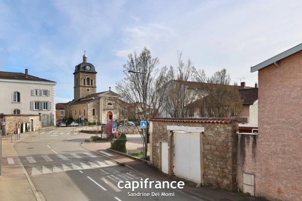 SAINT GENIS LES OLLIERES - Appartement T3 avec grande terrasse, garage et cave
