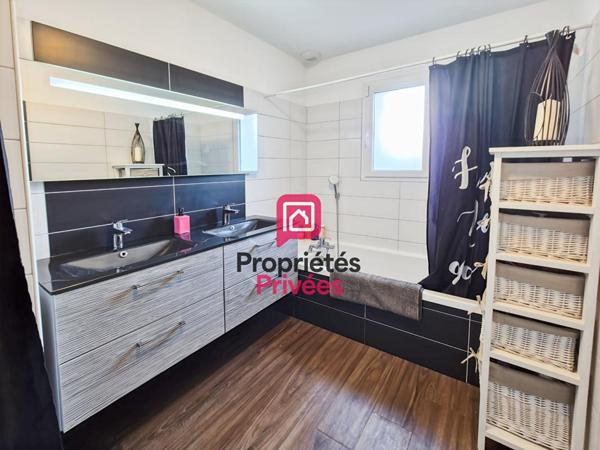 Maison contemporaine 107 m2 - 4 chambres - Piscine - Secteur Calme