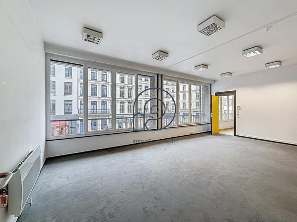 1 100 m² de bureaux sur 2 niveaux de 550 m² à vendre – Lille centre, rue Nationale