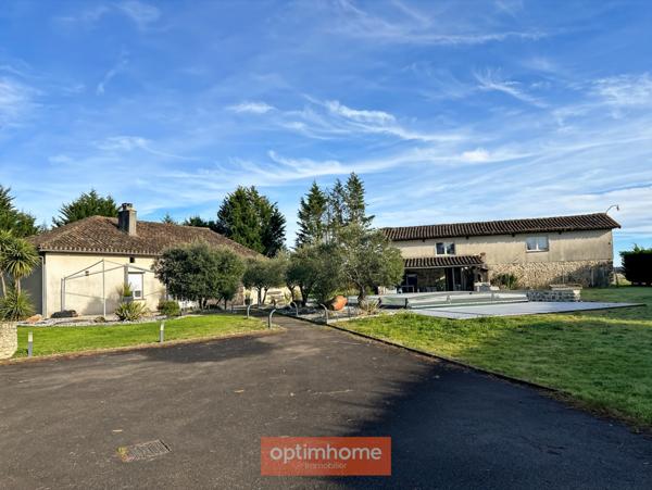 Authentique maison Landaise en pierre avec piscine couverte, dépendances et jardin