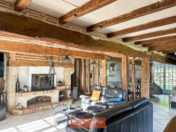 Authentique maison Landaise en pierre avec piscine couverte, dépendances et jardin