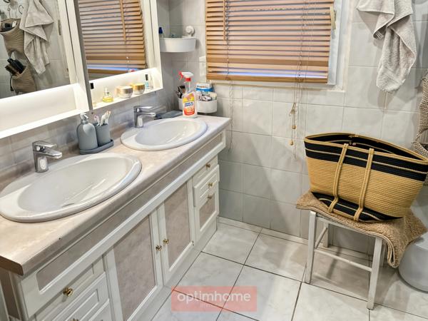 Authentique maison Landaise en pierre avec piscine couverte, dépendances et jardin