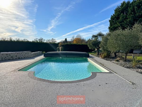 Authentique maison Landaise en pierre avec piscine couverte, dépendances et jardin