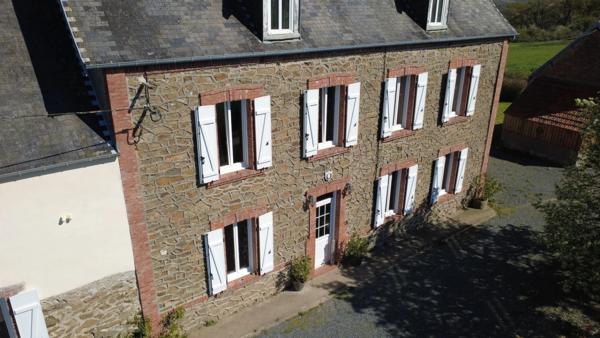 ✨ Longère rénovée avec fort potentiel – 15 000 m² de terrain – Idéal gîtes / projet touristique SAINT FROMOND (50)