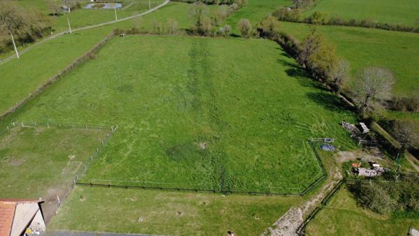 ✨ Longère rénovée avec fort potentiel – 15 000 m² de terrain – Idéal gîtes / projet touristique SAINT FROMOND (50)