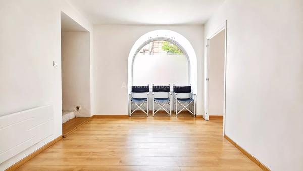 Vente                                                      Bureau
                        
                     2 pièces                      46 m2                     à Colmar