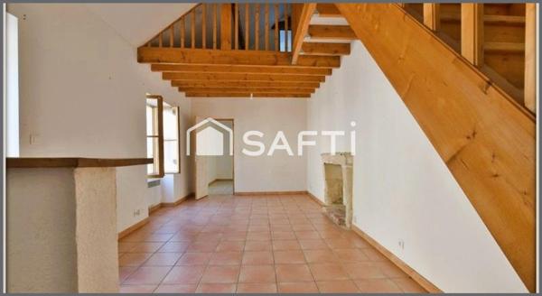 Belle maison de bourg en pierre entièrement rénovée.