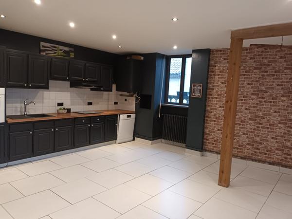 Centre-ville Aiguillon maison rénovée 4 pièces