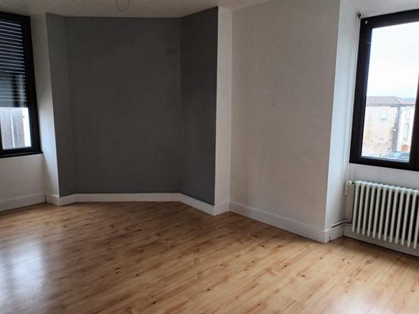 Centre-ville Aiguillon maison rénovée 4 pièces