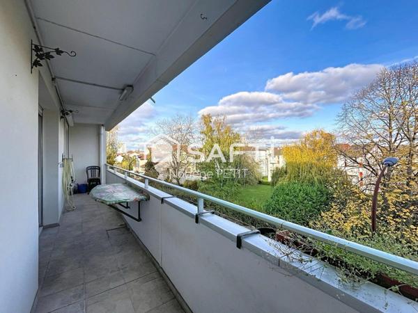 Très bon emplacement – Appartement 77 m² avec balcons, cave et box – Cœur du Sablon