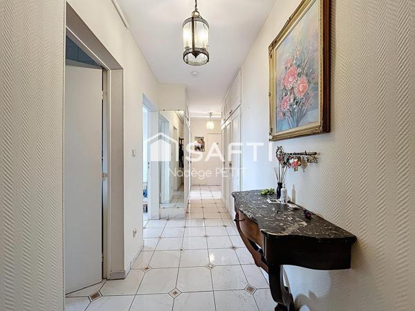 Très bon emplacement – Appartement 77 m² avec balcons, cave et box – Cœur du Sablon