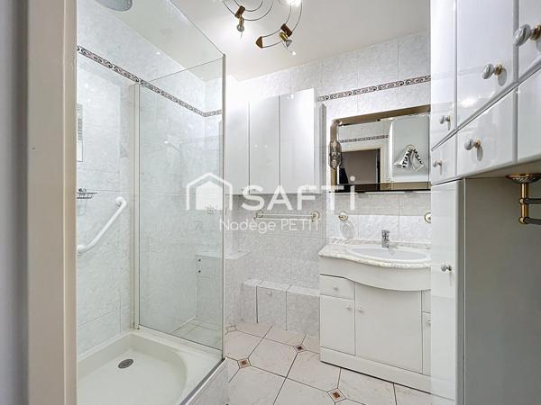 Très bon emplacement – Appartement 77 m² avec balcons, cave et box – Cœur du Sablon