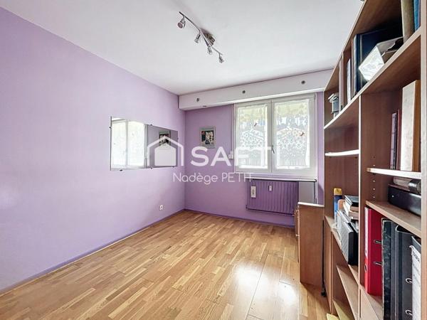 Très bon emplacement – Appartement 77 m² avec balcons, cave et box – Cœur du Sablon