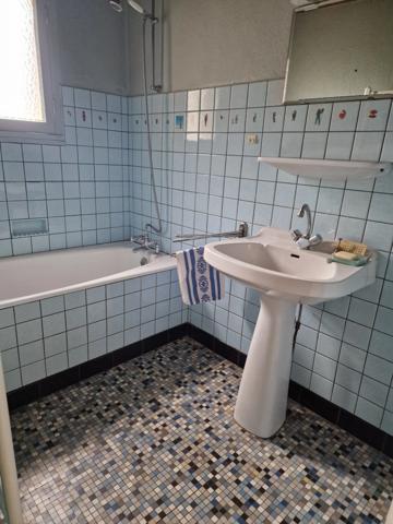 Dpt (88), Secteur VITTEL / CONTREXEVILLE , à vendre MAISON T5 avec GARAGE et TERRAIN de 671 m2