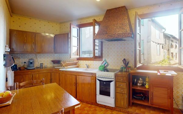 Maison à vendre    5 pièces •  Sauveterre-de-Rouergue