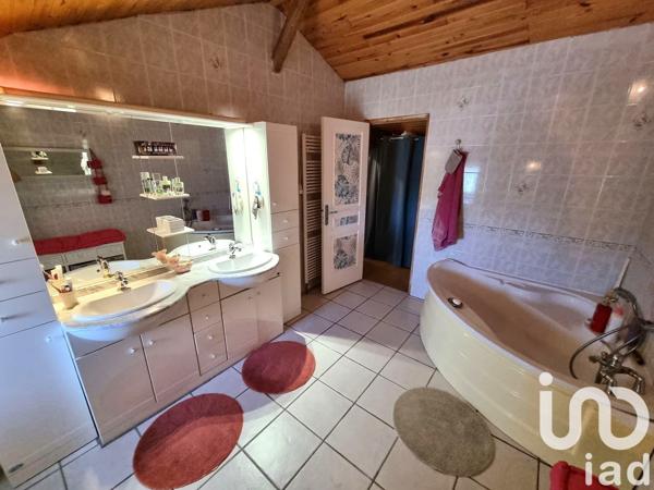 Maison 6 pièces de 182 m² à Thénezay (79390)