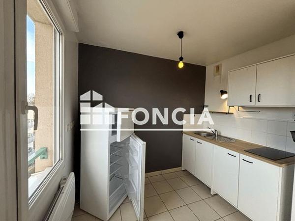 Location Studio 31 m² - 33 RUE GUILLOUX Saint Genis Laval 69230