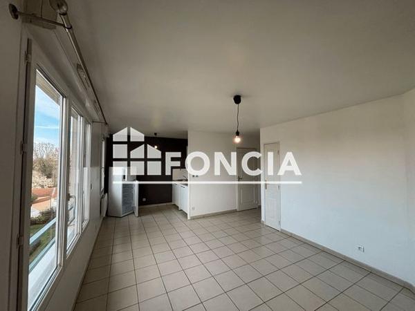 Location Studio 31 m² - 33 RUE GUILLOUX Saint Genis Laval 69230