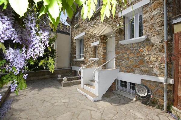 91700 - Maison Sainte Genevieve Gare RER - 5 pièces - 4ch - 2 sdb