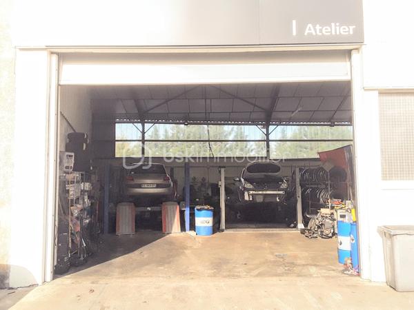 Local d activites de 1 690 m²