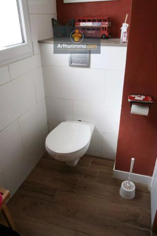 Vente                                                      Maison
                        
                     7 pièces                      144 m2                     à Josselin