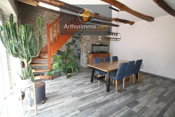 Vente                                                      Maison
                        
                     7 pièces                      144 m2                     à Josselin