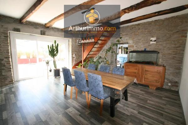 Vente                                                      Maison
                        
                     7 pièces                      144 m2                     à Josselin