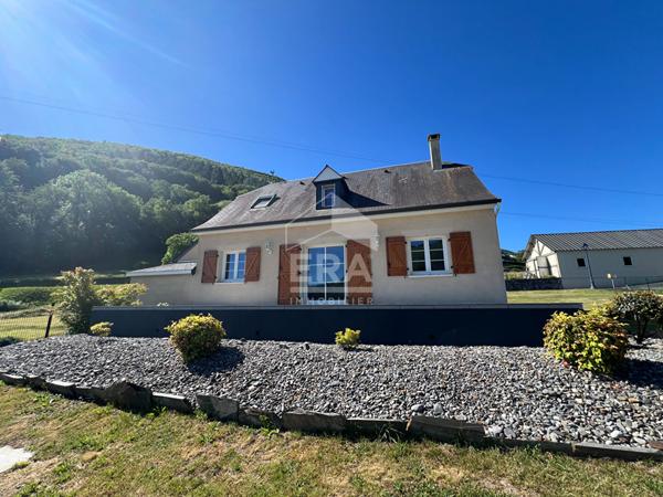 Maison 5 pièces à vendre à Sireix avec vue montagne