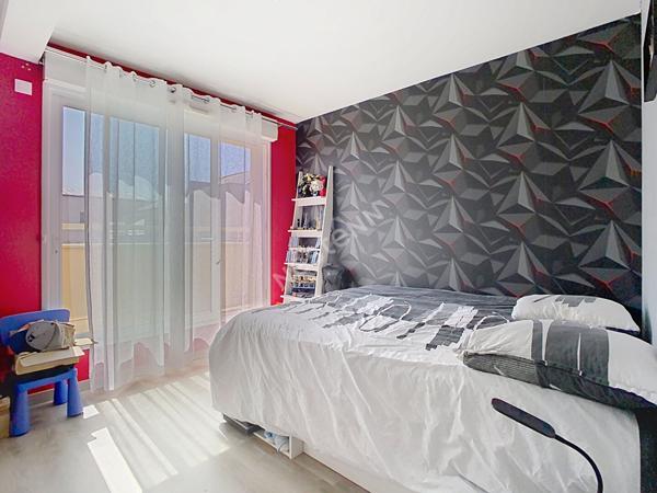 Appartement TYPE 4, de 2013 Avrille Centre, double terrasse, parking, garage!