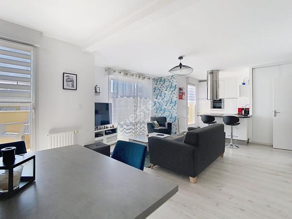 Appartement TYPE 4, de 2013 Avrille Centre, double terrasse, parking, garage!