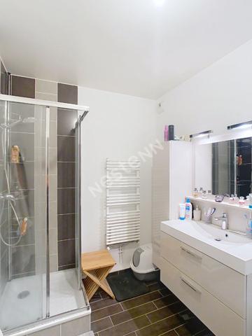 Appartement TYPE 4, de 2013 Avrille Centre, double terrasse, parking, garage!