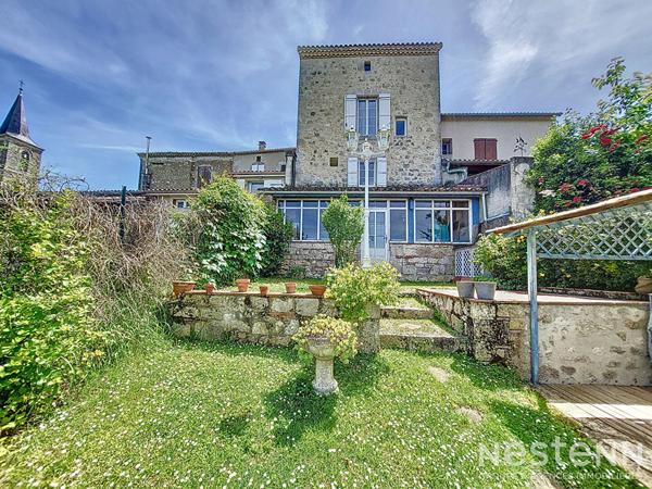 A Vendre Maison en pierre rénovée de 150 m² avec terrasse couverte, jardinet et dépendance