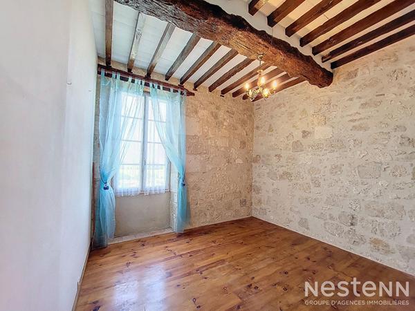 A Vendre Maison en pierre rénovée de 150 m² avec terrasse couverte, jardinet et dépendance