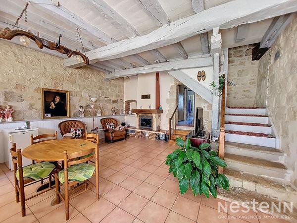 A Vendre Maison en pierre rénovée de 150 m² avec terrasse couverte, jardinet et dépendance