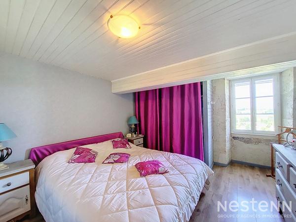 A Vendre Maison en pierre rénovée de 150 m² avec terrasse couverte, jardinet et dépendance