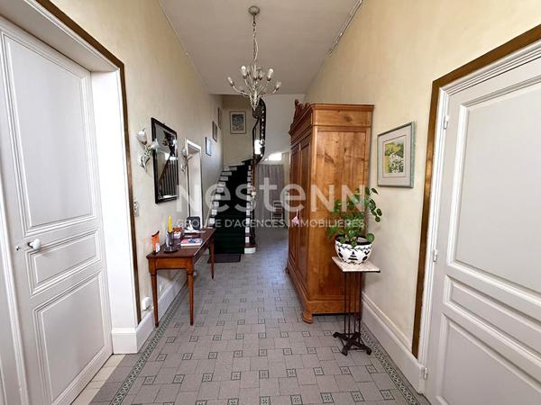 A vendre - Maison de maitre - 8 pièces - Coeur de Montreuil Bellay - 217.43 m2 -