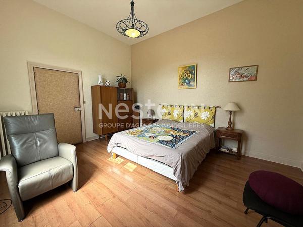 A vendre - Maison de maitre - 8 pièces - Coeur de Montreuil Bellay - 217.43 m2 -