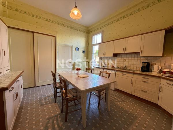 A vendre - Maison de maitre - 8 pièces - Coeur de Montreuil Bellay - 217.43 m2 -