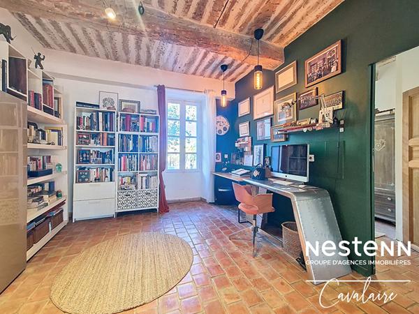 Maison de ville en centre-ville de Cogolin d'environ 131 m² sur 3 niveaux